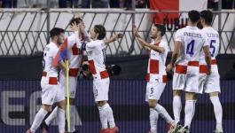 心情不错！知名说唱歌手Jay-Z现身湖人主场观看NBA杯